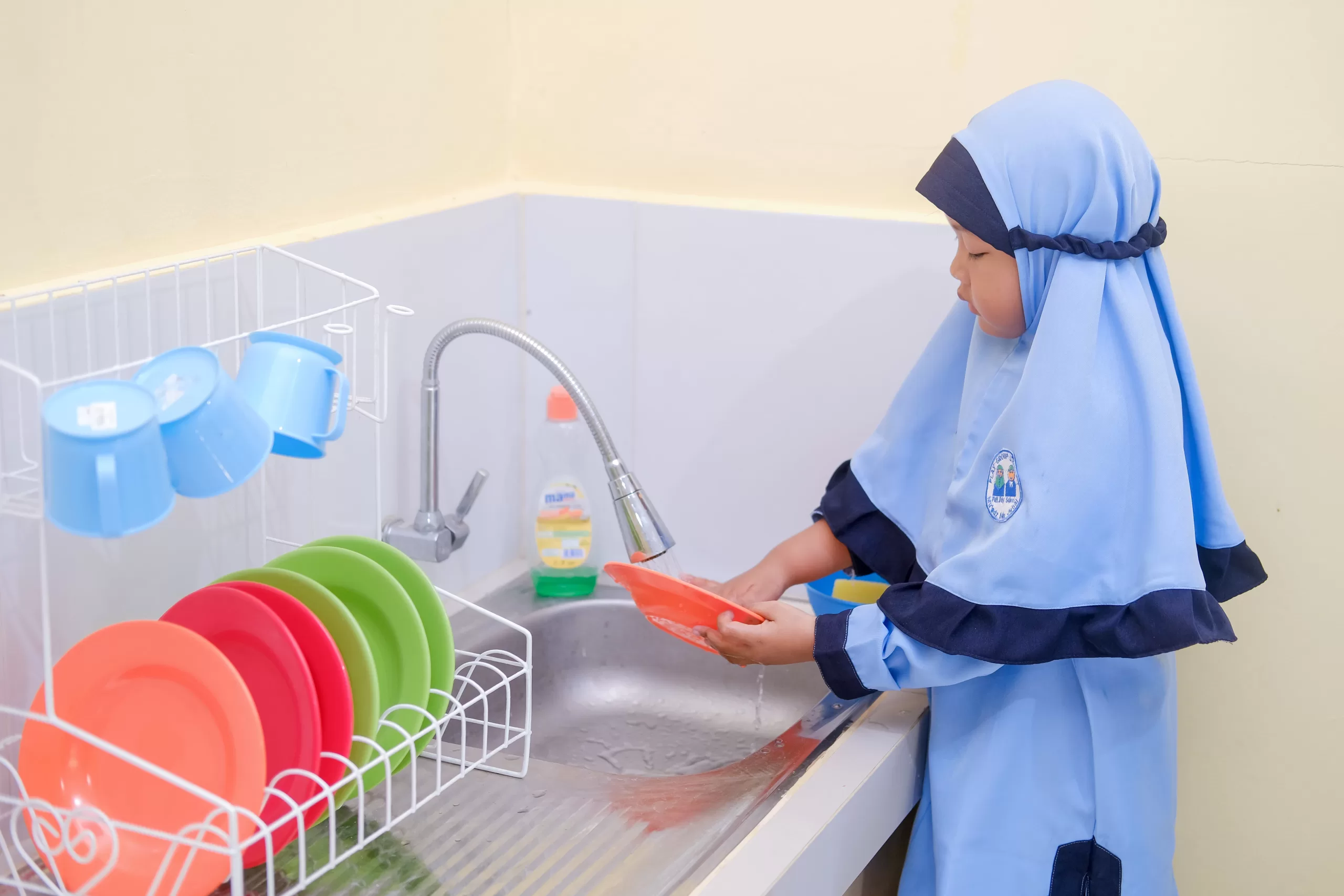 TKIT Mu’adz Bin Jabal 6 Pandak Membangun Kepribadian       Mandiri dan Tanggung Jawab pada Anak Melalui Kegiatan       Mencuci Alat Makan